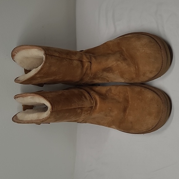 Women's UGG Short Boots - Picture 2 of 8